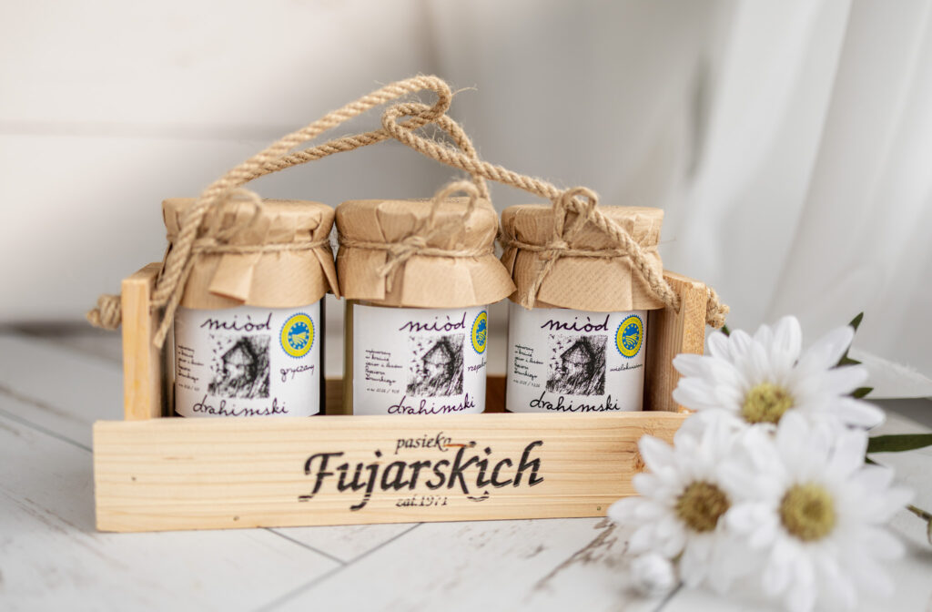 zestaw miodów drahimskich z Pasieki Fujarskich w drewnianej skrzynce